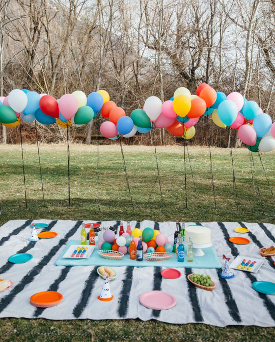Balloon fence labor day picnic ideas Balloon fence labor day picnic ideas