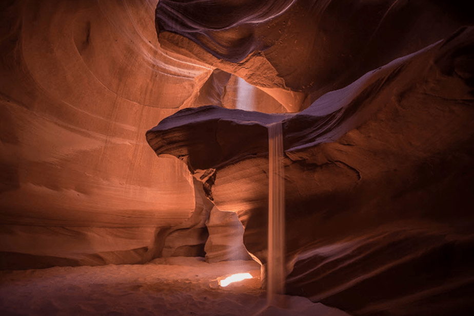 zand verplaatsen binnen de antilope canyon