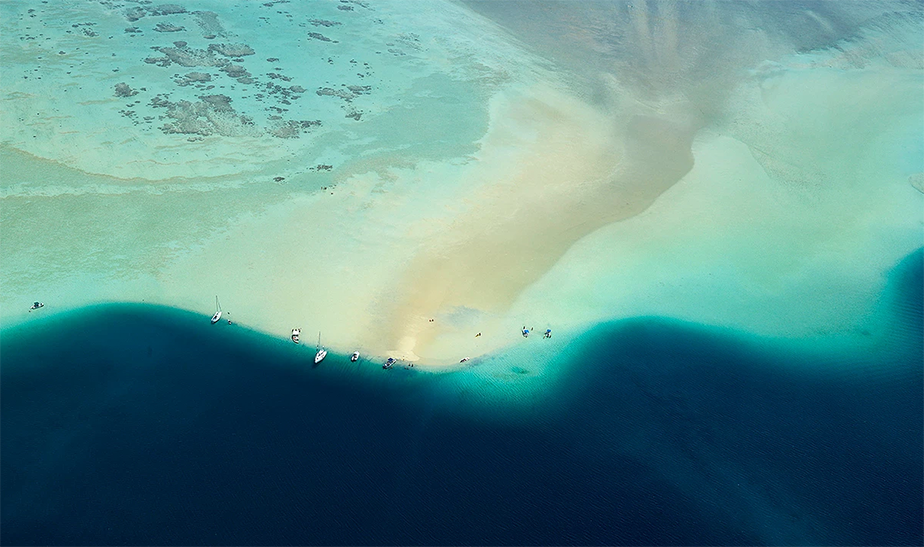 luchtfoto oceaanzicht van de baai van Hawaï